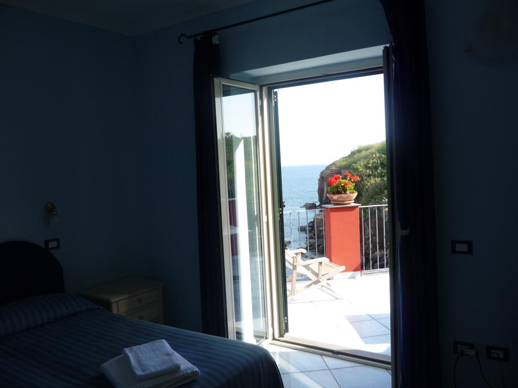 Hotel Villa Iulia Ventotene Szoba fotó