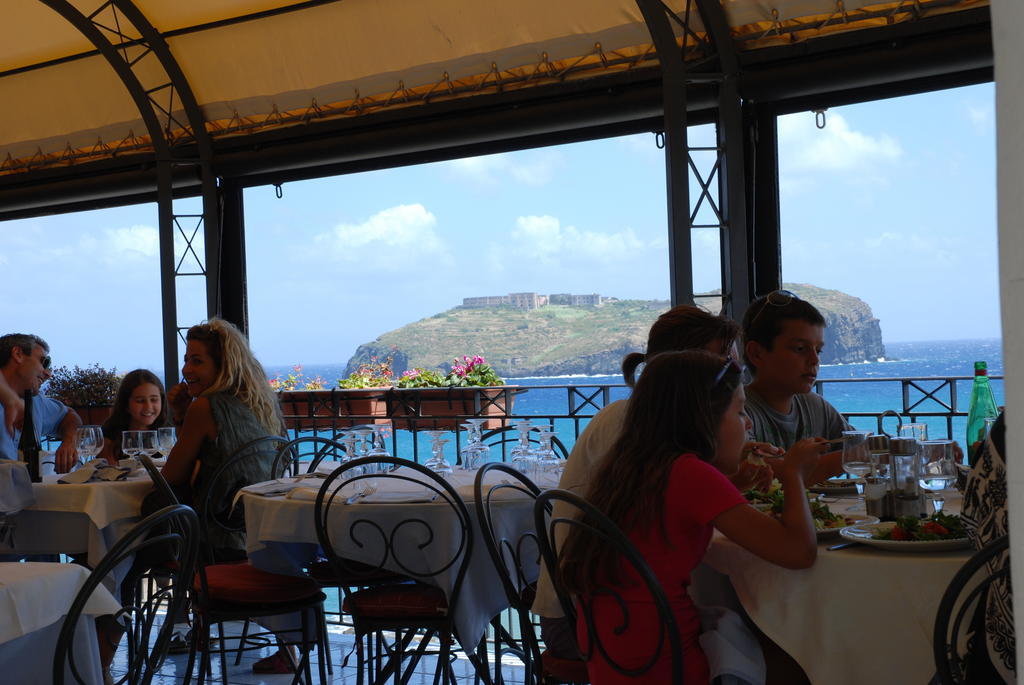 Hotel Villa Iulia Ventotene Kültér fotó