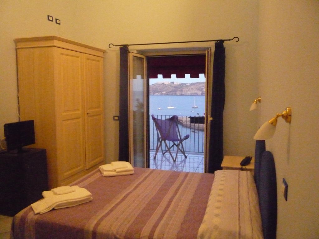 Hotel Villa Iulia Ventotene Szoba fotó
