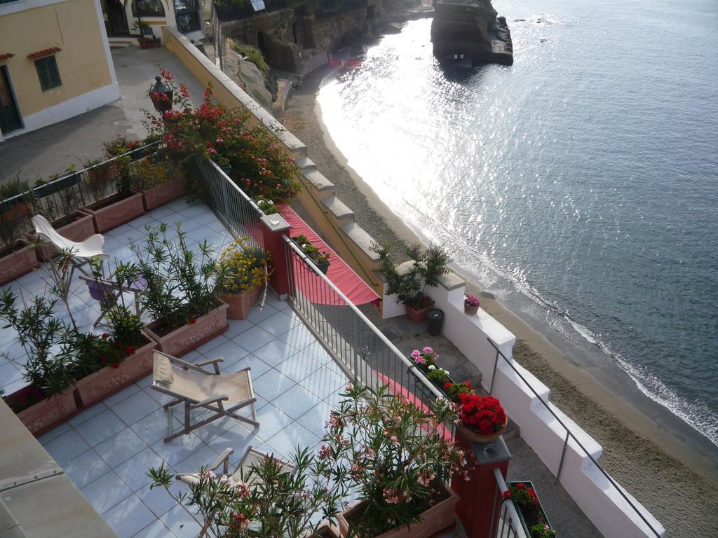 Hotel Villa Iulia Ventotene Kültér fotó