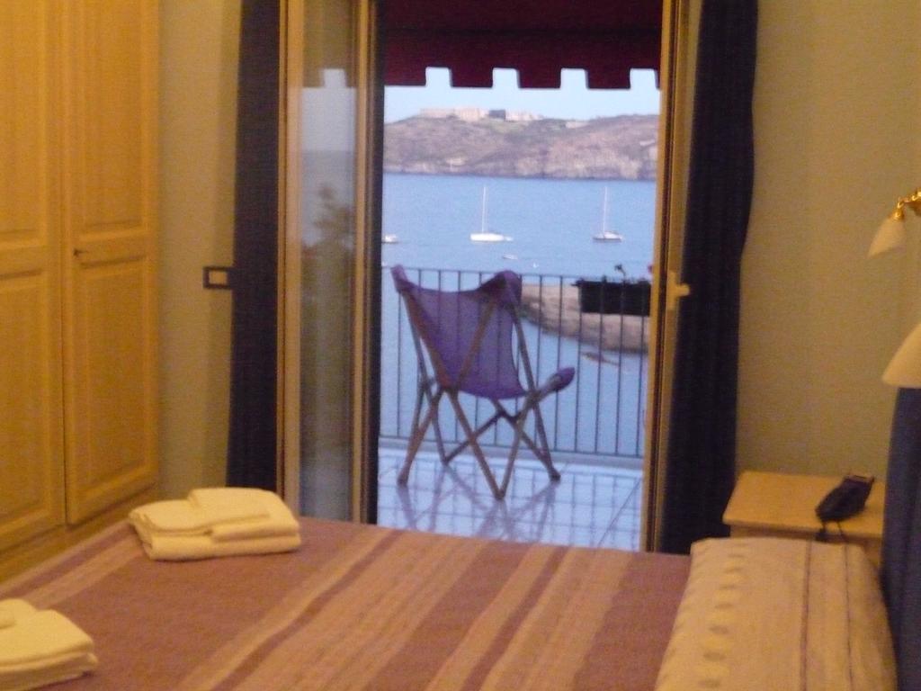 Hotel Villa Iulia Ventotene Kültér fotó