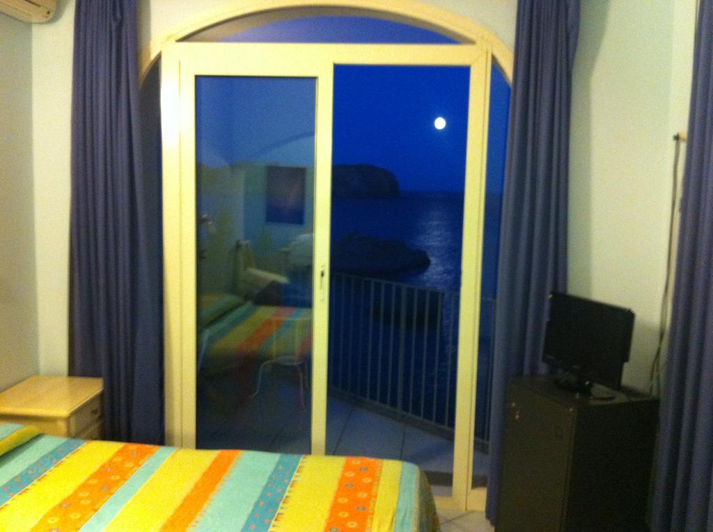 Hotel Villa Iulia Ventotene Kültér fotó