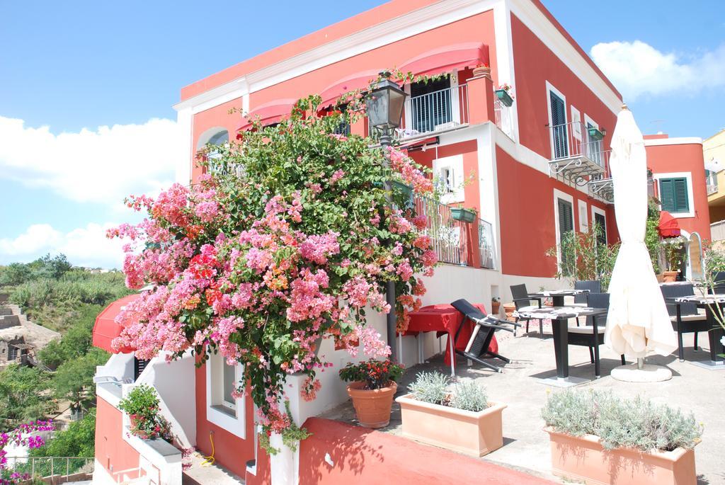 Hotel Villa Iulia Ventotene Kültér fotó