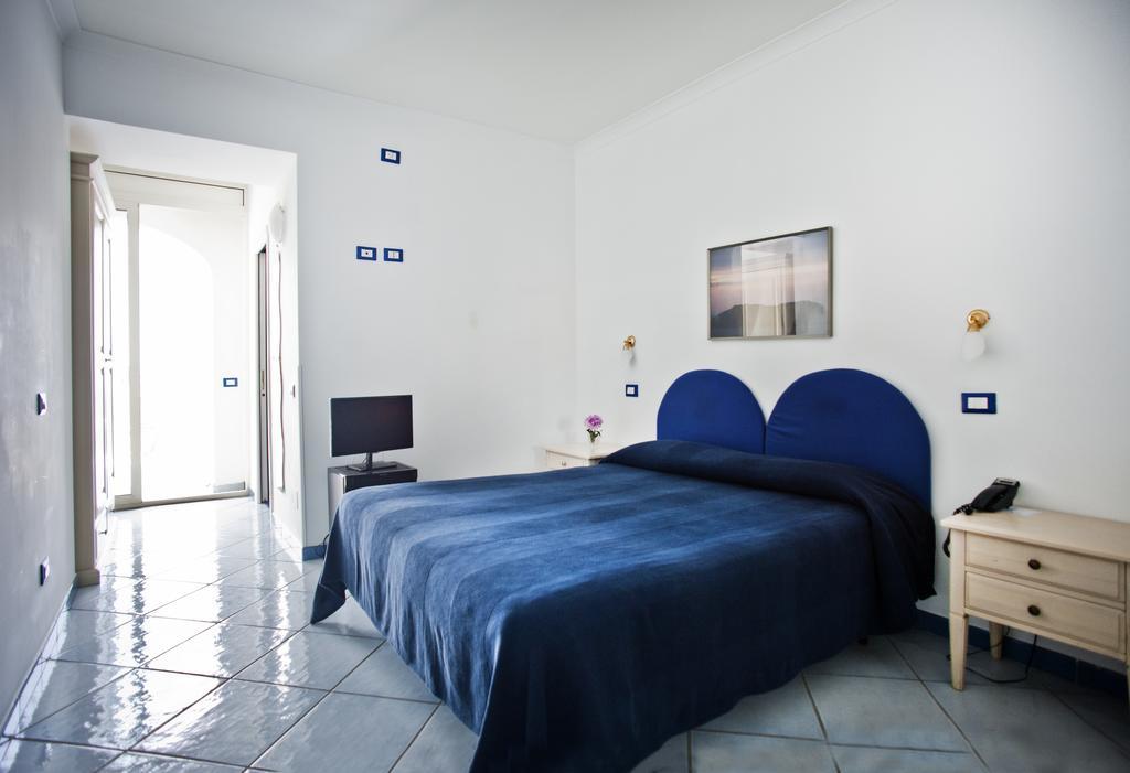 Hotel Villa Iulia Ventotene Kültér fotó