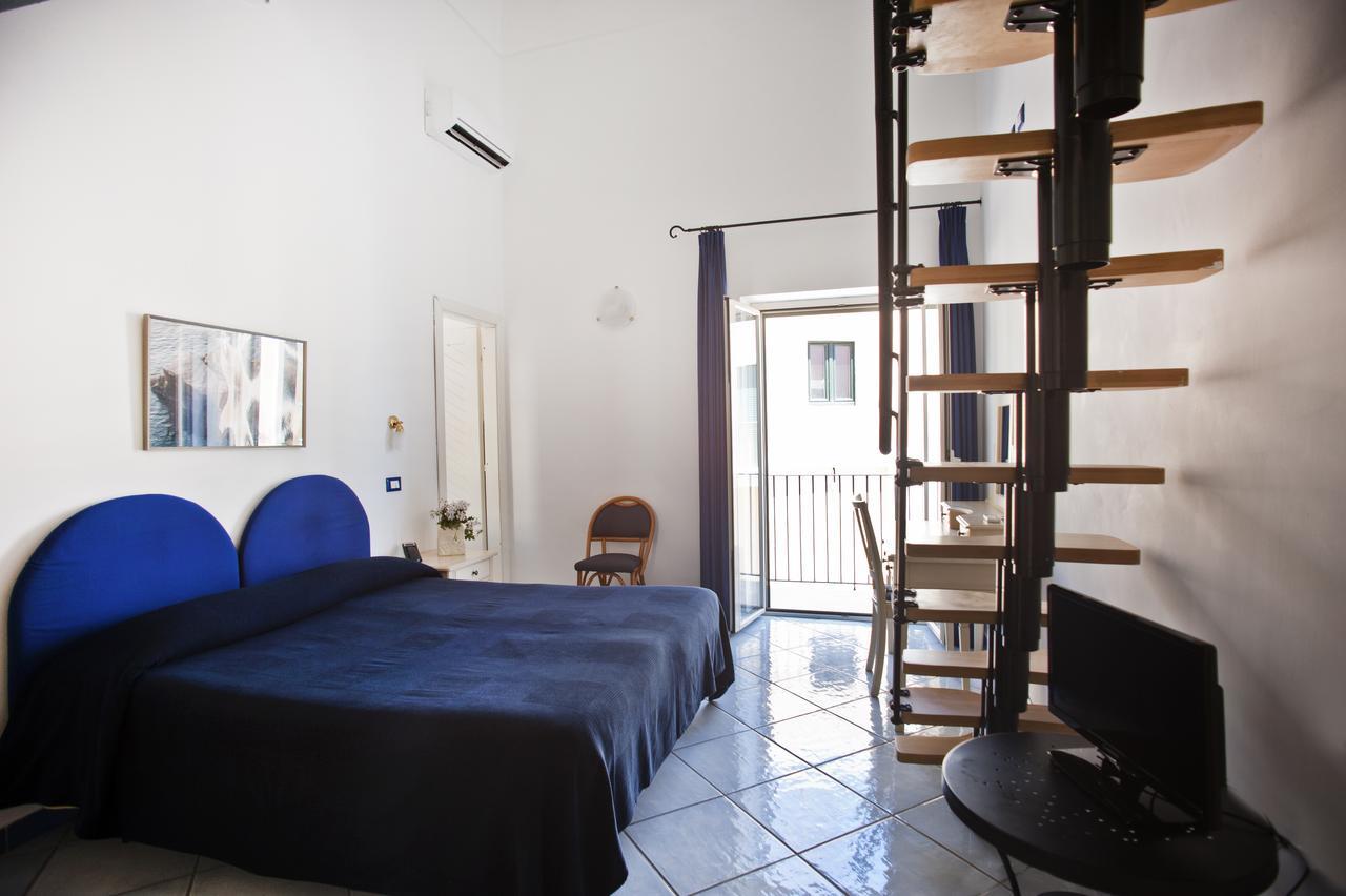 Hotel Villa Iulia Ventotene Kültér fotó