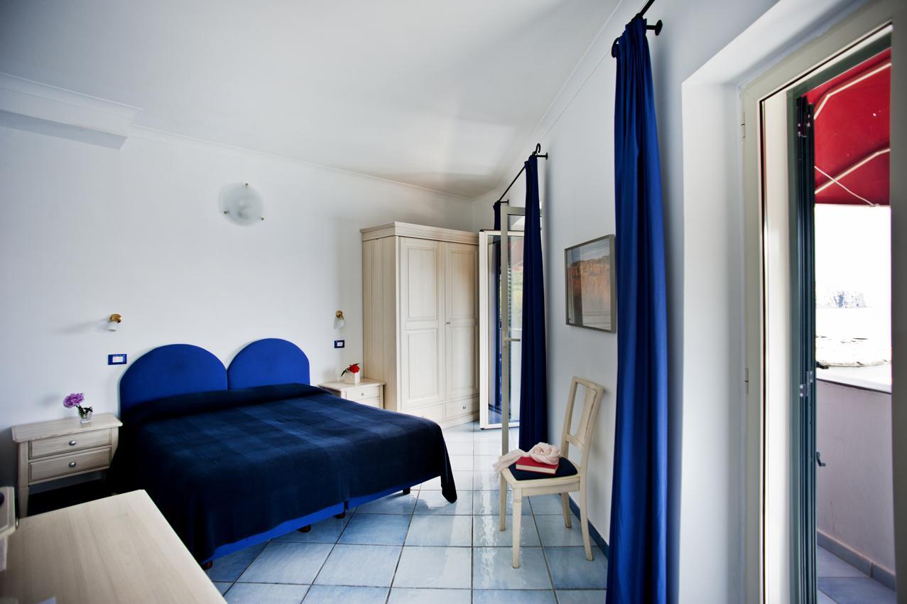 Hotel Villa Iulia Ventotene Kültér fotó