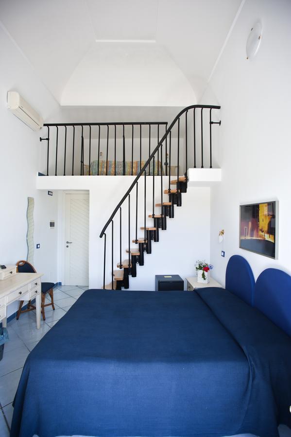Hotel Villa Iulia Ventotene Kültér fotó